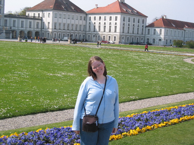 Liz in front of the palace