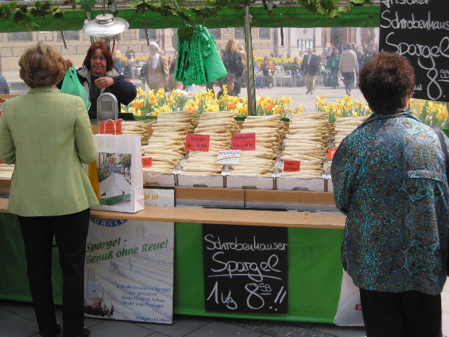 Munich was full of white spargel stands