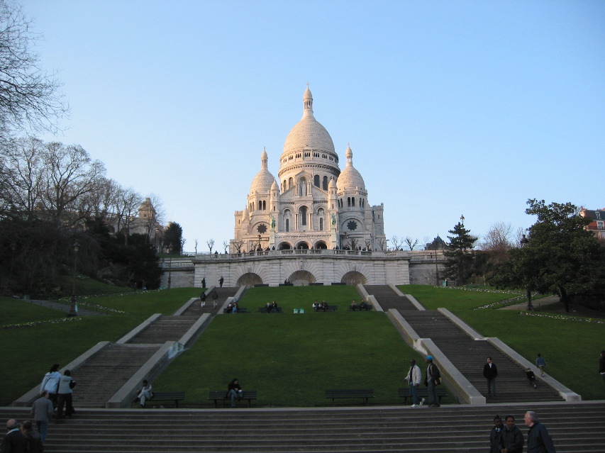 Sacré-Coeur and cascading steps